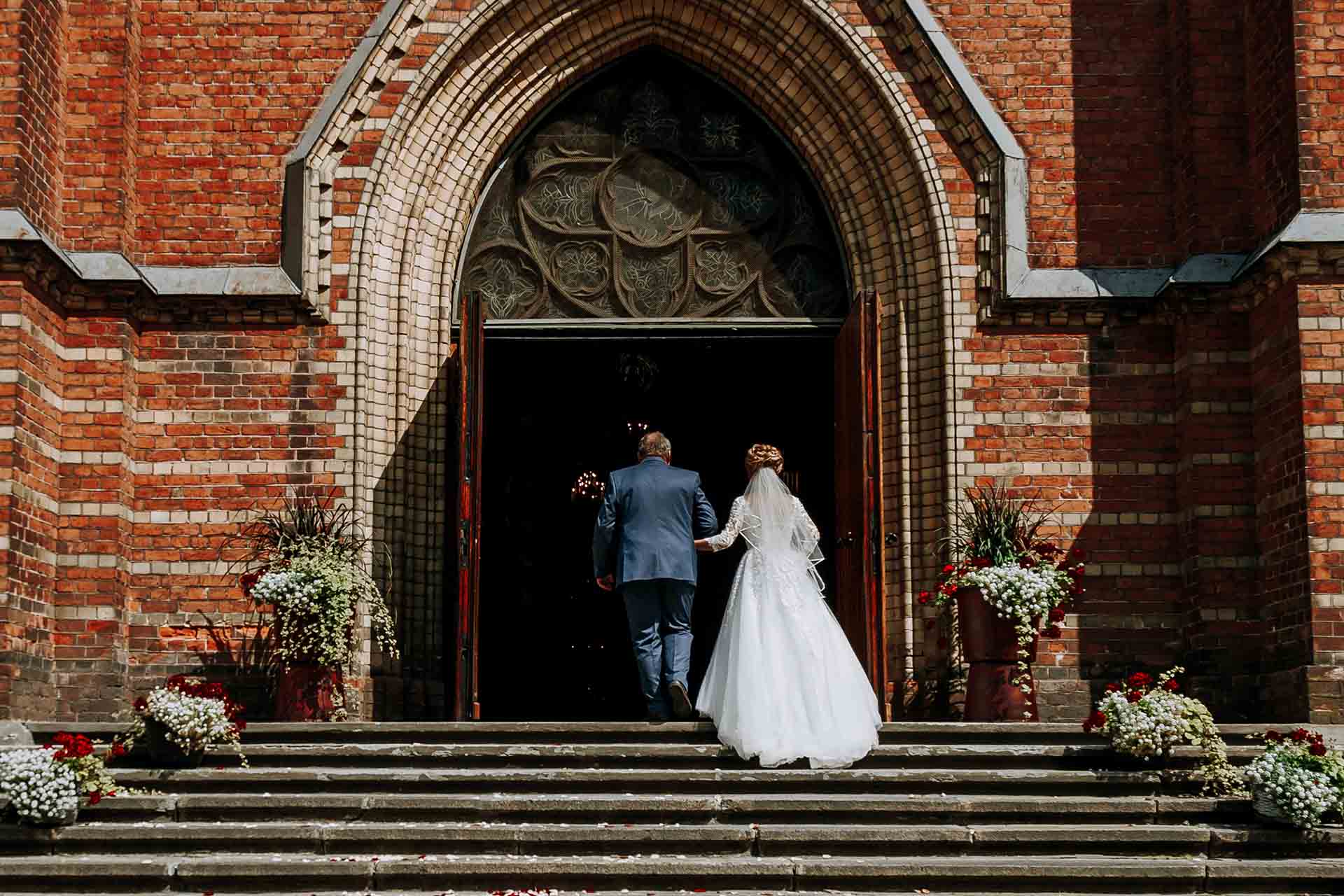 ingresso-sposa-chiesa
